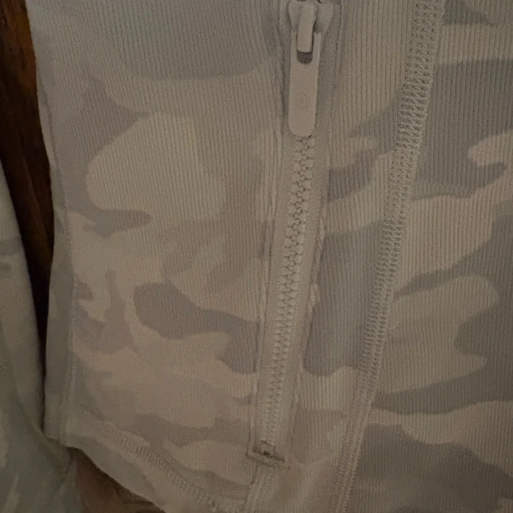 Lululemon Define jacket in Light Gray and white Camo pattern. - Picture 4 of 16